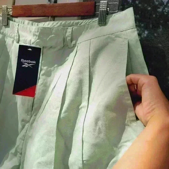 New Reebok Classics Loose fit Pants XL 'CL WOMENS TREND SHORT' in Light Sage - Picture 6 of 15